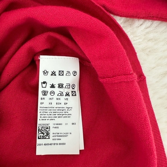 Beautiful Hugo Boss 100% Virgin wool  cartigan Size XS - Picture 7 of 7